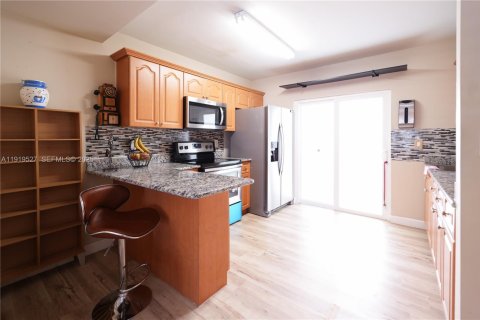 Купить таунхаус в Дорал, Флорида 2 спальни, 76.55м2, № 1976402 - фото 8