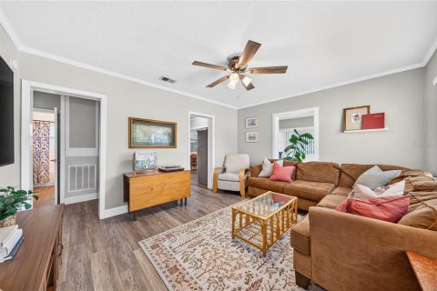 House in Orlando, Florida 2 bedrooms, 90.67 sq.m. № 2203755 - photo 4