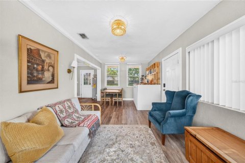 House in Orlando, Florida 2 bedrooms, 90.67 sq.m. № 2203755 - photo 15
