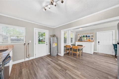 House in Orlando, Florida 2 bedrooms, 90.67 sq.m. № 2203755 - photo 9