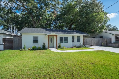 House in Orlando, Florida 2 bedrooms, 90.67 sq.m. № 2203755 - photo 2