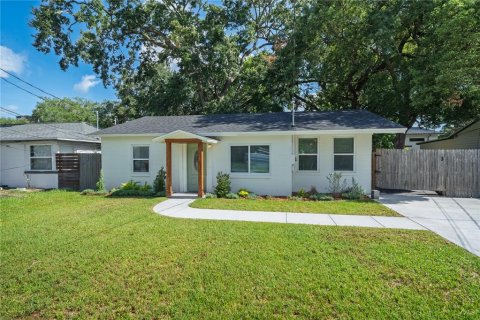 House in Orlando, Florida 2 bedrooms, 90.67 sq.m. № 2203755
