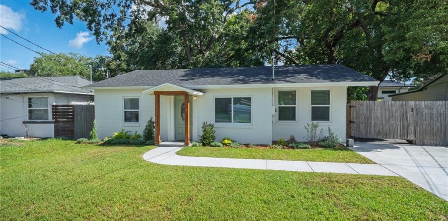 House in Orlando, Florida 2 bedrooms, 90.67 sq.m. № 2203755