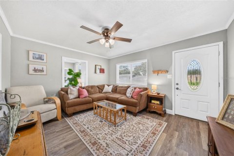 House in Orlando, Florida 2 bedrooms, 90.67 sq.m. № 2203755 - photo 5