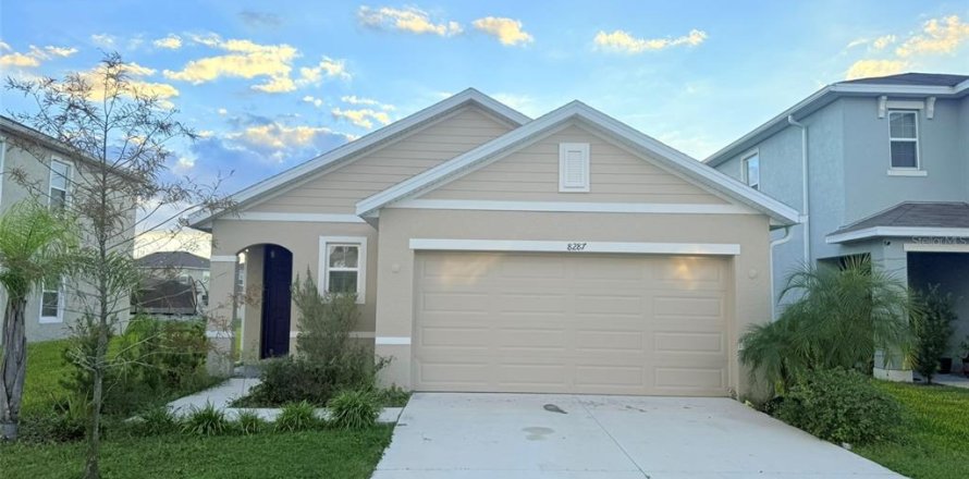 Villa ou maison à Wesley Chapel, Floride 3 chambres, 140.28 m2 № 2416466