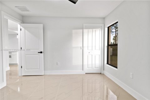 House in Lehigh Acres, Florida 4 bedrooms, 162.49 sq.m. № 1816416 - photo 28