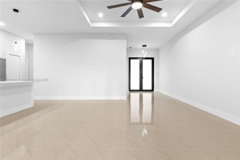 House in Lehigh Acres, Florida 4 bedrooms, 162.49 sq.m. № 1816416 - photo 7