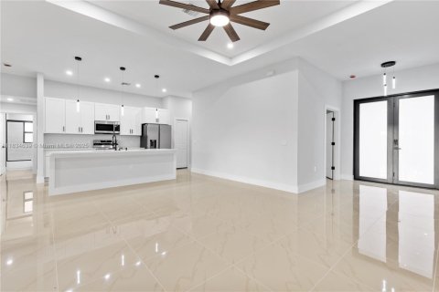 House in Lehigh Acres, Florida 4 bedrooms, 162.49 sq.m. № 1816416 - photo 8