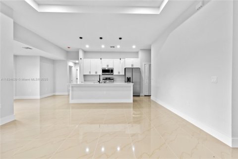 House in Lehigh Acres, Florida 4 bedrooms, 162.49 sq.m. № 1816416 - photo 9