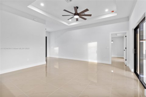 House in Lehigh Acres, Florida 4 bedrooms, 162.49 sq.m. № 1816416 - photo 10