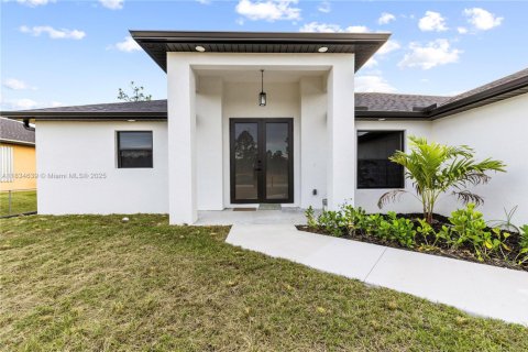 House in Lehigh Acres, Florida 4 bedrooms, 162.49 sq.m. № 1816416 - photo 3