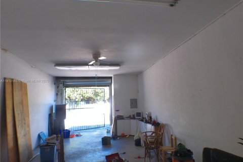 Купить коммерческую недвижимость в Норт-Майами, Флорида № 2082372 - фото 11