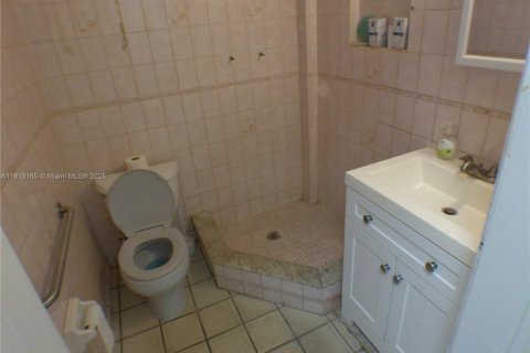 Купить коммерческую недвижимость в Норт-Майами, Флорида № 2082372 - фото 9