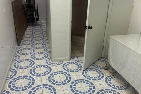 Купить коммерческую недвижимость в Норт-Майами, Флорида № 2082372 - фото 22