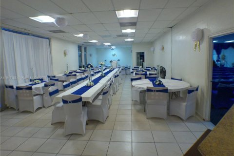 Купить коммерческую недвижимость в Норт-Майами, Флорида № 2082372 - фото 8