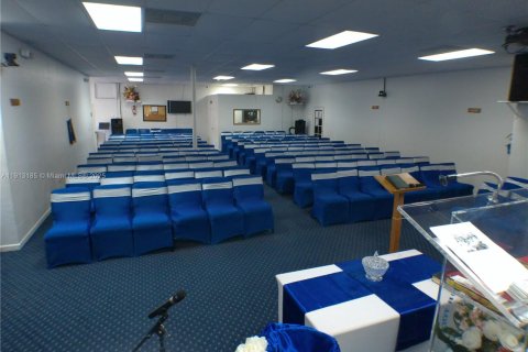 Купить коммерческую недвижимость в Норт-Майами, Флорида № 2082372 - фото 17