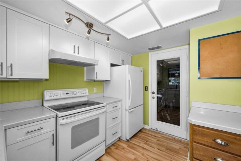 Villa ou maison à vendre à New Port Richey, Floride: 2 chambres, 94.39 m2 № 2142820 - photo 18