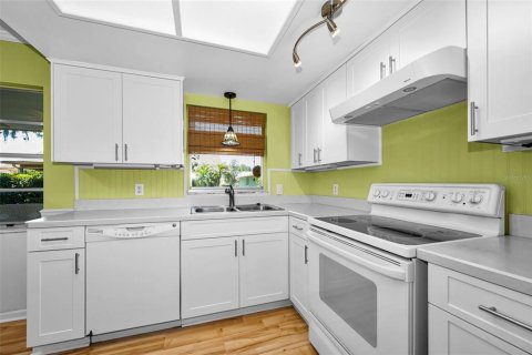Villa ou maison à vendre à New Port Richey, Floride: 2 chambres, 94.39 m2 № 2142820 - photo 19