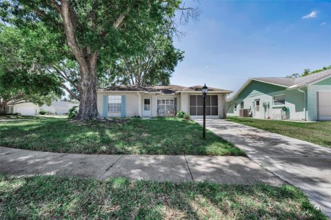 Villa ou maison à vendre à New Port Richey, Floride: 2 chambres, 94.39 m2 № 2142820 - photo 2