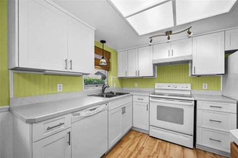 Villa ou maison à vendre à New Port Richey, Floride: 2 chambres, 94.39 m2 № 2142820 - photo 17
