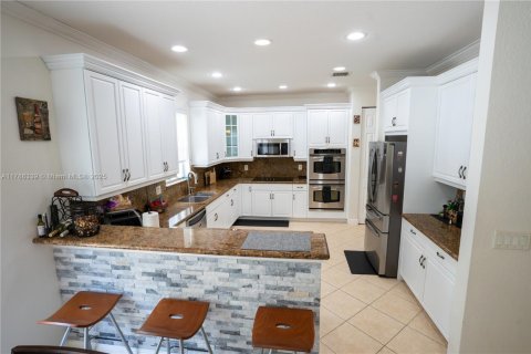 House in Miramar, Florida 5 bedrooms, 306.21 sq.m. № 1641380 - photo 3