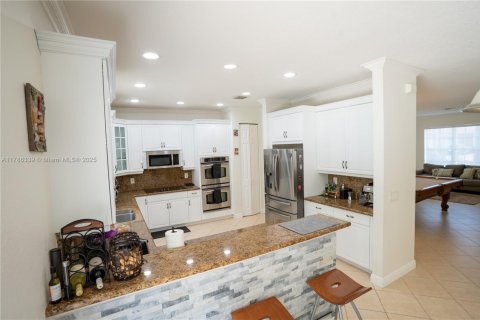 House in Miramar, Florida 5 bedrooms, 306.21 sq.m. № 1641380 - photo 4
