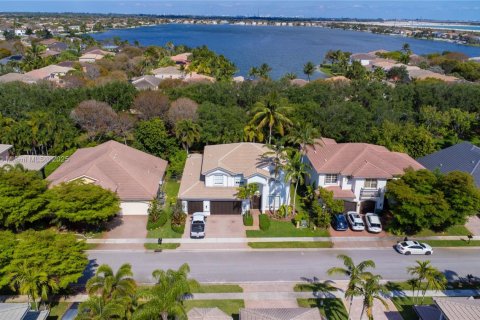 House in Miramar, Florida 5 bedrooms, 306.21 sq.m. № 1641380 - photo 18