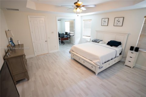 House in Miramar, Florida 5 bedrooms, 306.21 sq.m. № 1641380 - photo 12