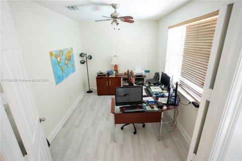 House in Miramar, Florida 5 bedrooms, 306.21 sq.m. № 1641380 - photo 13