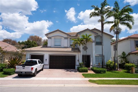 House in Miramar, Florida 5 bedrooms, 306.21 sq.m. № 1641380 - photo 1