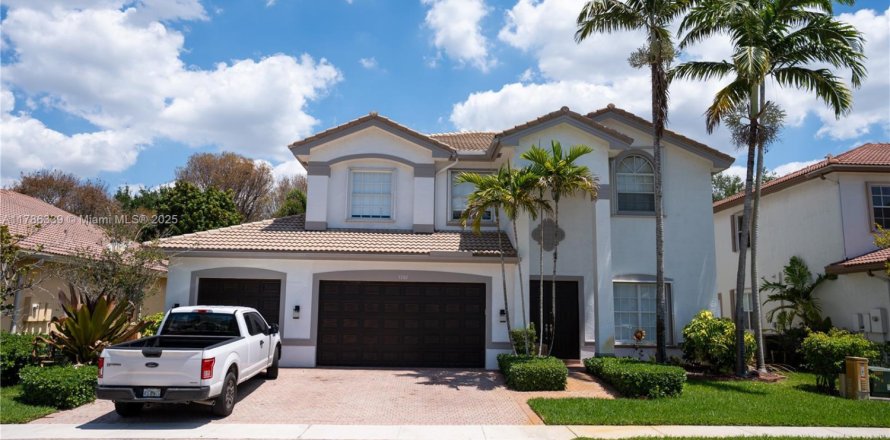 House in Miramar, Florida 5 bedrooms, 306.21 sq.m. № 1641380