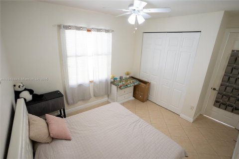 House in Miramar, Florida 5 bedrooms, 306.21 sq.m. № 1641380 - photo 24