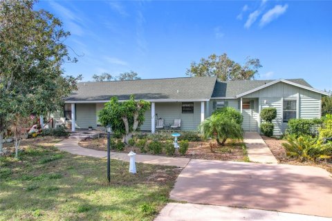 House in Babson Park, Florida 4 bedrooms, 246.38 sq.m. № 1553677 - photo 1