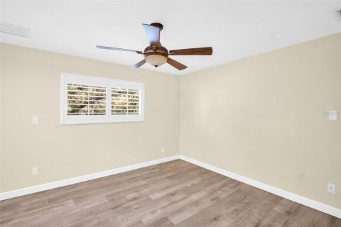 House in Palm Harbor, Florida 3 bedrooms, 124.86 sq.m. № 1914451 - photo 9