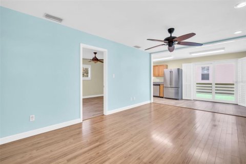 Casa en venta en Palm Harbor, Florida, 3 dormitorios, 124.86 m2 № 1914451 - foto 4