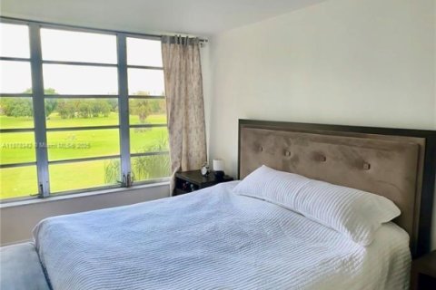 Copropriété à louer à Pompano Beach, Floride: 1 chambre, 83.61 m2 № 1923393 - photo 11