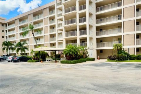 Copropriété à louer à Pompano Beach, Floride: 1 chambre, 83.61 m2 № 1923393 - photo 1
