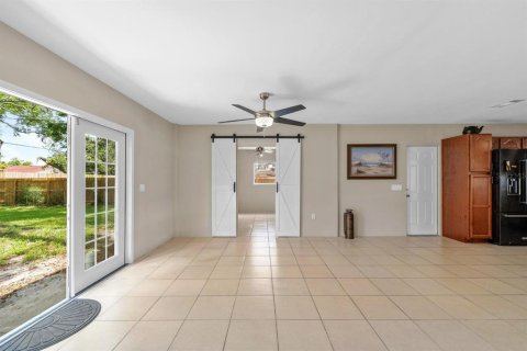 House in Palmetto, Florida 3 bedrooms, 121.7 sq.m. № 1800462 - photo 12