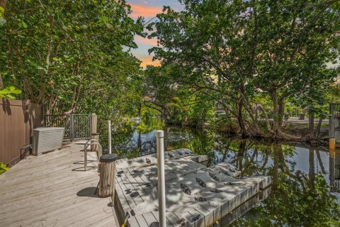 Adosado en venta en Fort Lauderdale, Florida, 3 dormitorios, 218.13 m2 № 2190398 - foto 28