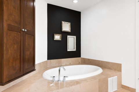 Adosado en venta en Fort Lauderdale, Florida, 3 dormitorios, 218.13 m2 № 2190398 - foto 20