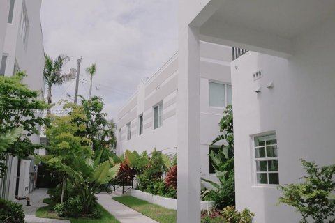 Apartment in Miami Beach, Florida 2 bedrooms, 79.43 sq.m. № 2064758 - photo 10