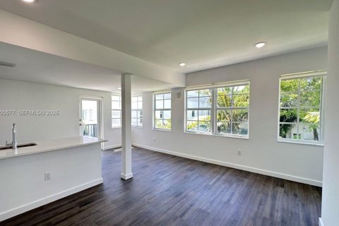 Apartment in Miami Beach, Florida 2 bedrooms, 79.43 sq.m. № 2064758 - photo 3