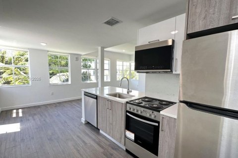 Apartment in Miami Beach, Florida 2 bedrooms, 79.43 sq.m. № 2064758