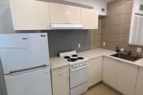 Appartement à louer à Miami, Floride: 1 chambre, 46.45 m2 № 1996492 - photo 2