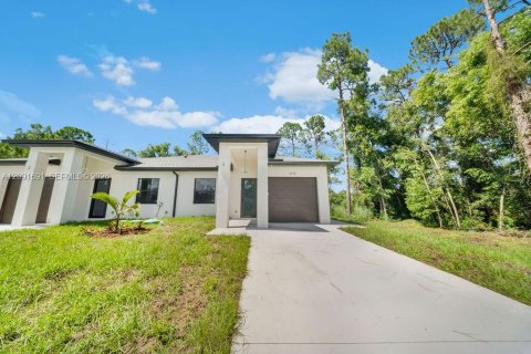 Propiedad comercial en venta en Lehigh Acres, Florida, 145.86 m2 № 2372492 - foto 3