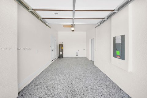 Propiedad comercial en venta en Lehigh Acres, Florida, 145.86 m2 № 2372492 - foto 27