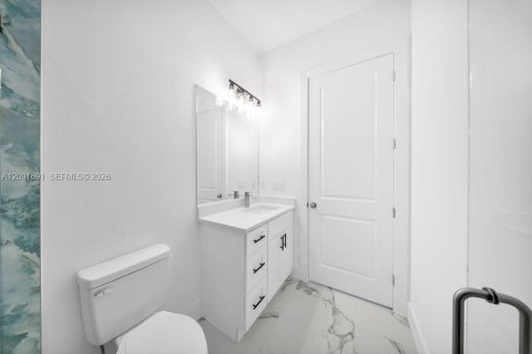 Propiedad comercial en venta en Lehigh Acres, Florida, 145.86 m2 № 2372492 - foto 10