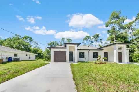 Propiedad comercial en venta en Lehigh Acres, Florida, 145.86 m2 № 2372492 - foto 2