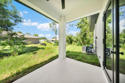 Propiedad comercial en venta en Lehigh Acres, Florida, 145.86 m2 № 2372492 - foto 25