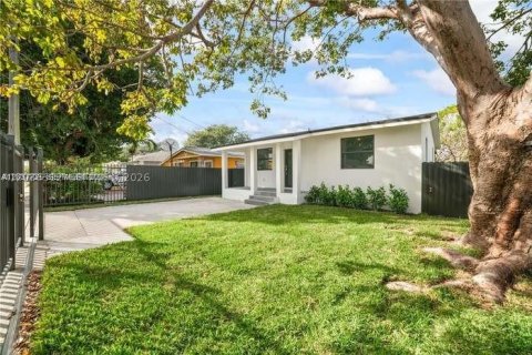 House in Miami, Florida 2 bedrooms, 75.44 sq.m. № 2086967 - photo 2